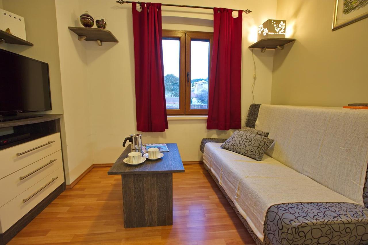 Apartments With A Parking Space Jelsa, Hvar - 8713 耶尔萨 外观 照片
