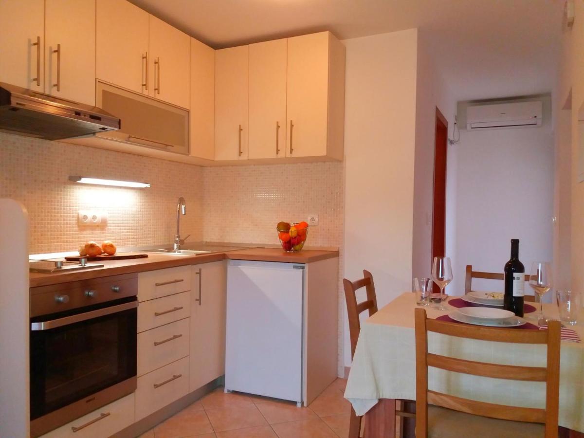 Apartments With A Parking Space Jelsa, Hvar - 8713 耶尔萨 外观 照片