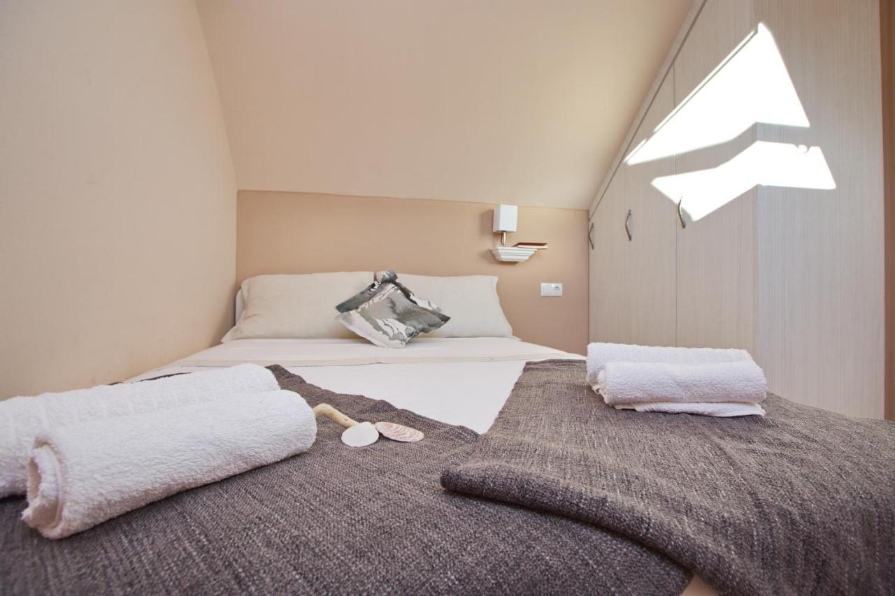 Apartments With A Parking Space Jelsa, Hvar - 8713 耶尔萨 外观 照片