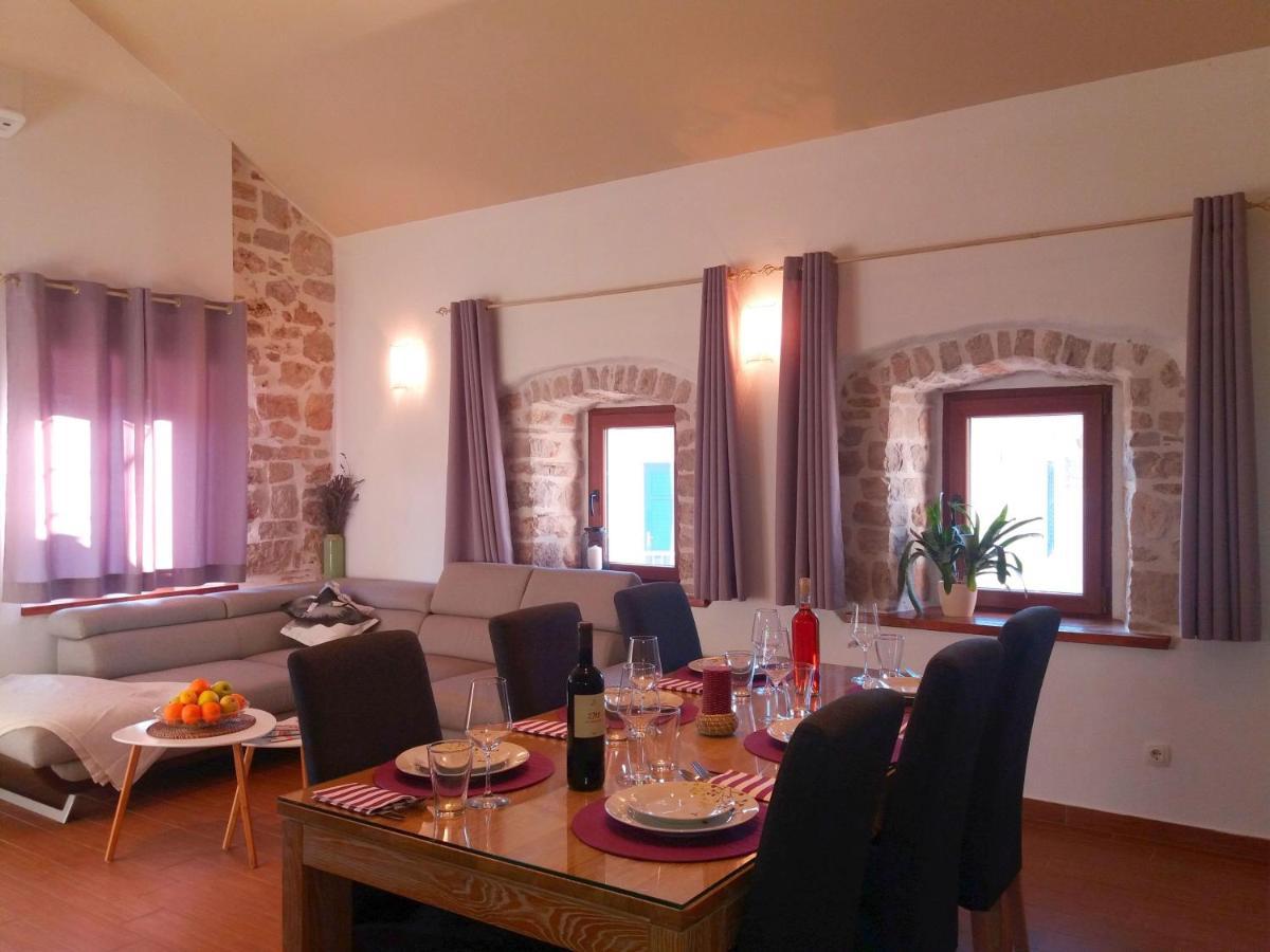 Apartments With A Parking Space Jelsa, Hvar - 8713 耶尔萨 外观 照片
